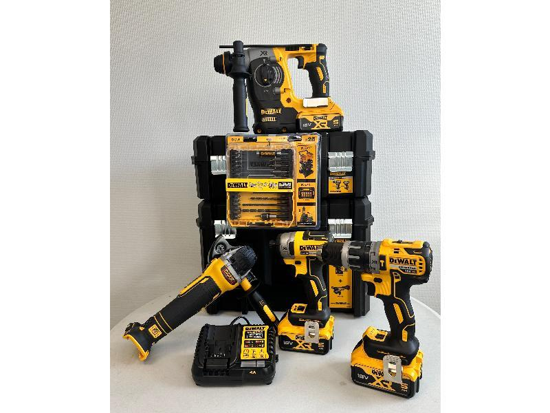 KIT DEWALT PERCEUSE DCD796 + Visseuse à chocs DCF 887 + Perforateur DCH273 + Meuleuse DCG 405 et 3 batteries 5 AH