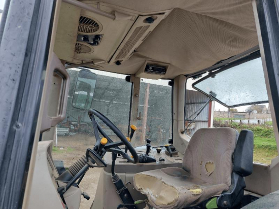 JOHN DEERE - 6220 SE - 2004